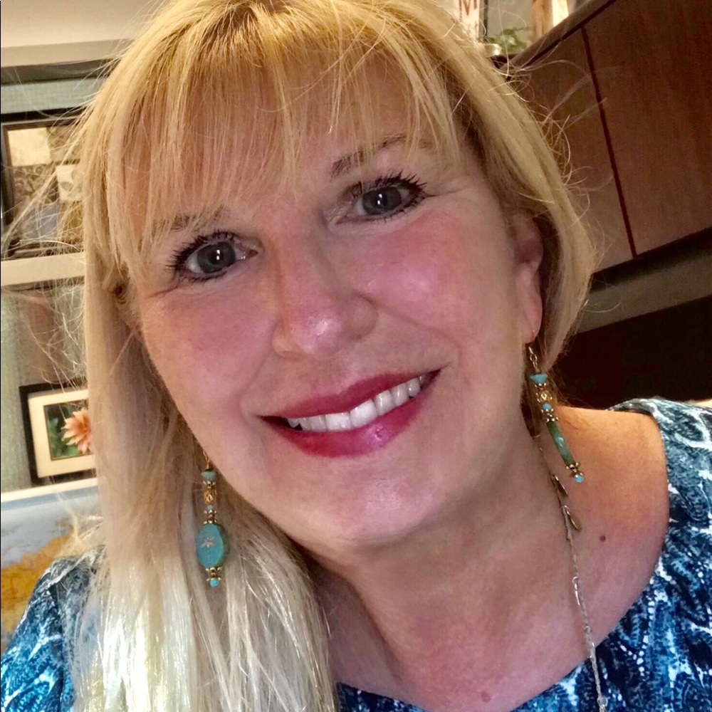 Meet your Posher, Debbie